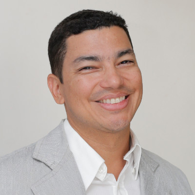 Dr. Ricardo Cabrales